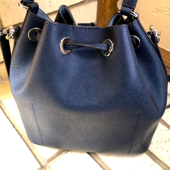 💥Moving to @the_bag_guy💥Michael Kors - Greenwich Medium Bucket Bag - Picture 6 of 16
